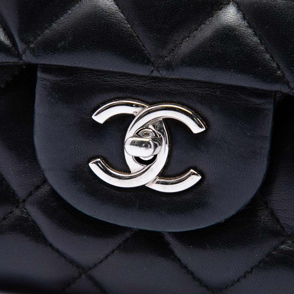 Pre-Loved Chanel Jumbo Classic Lambskin Single Flap - Picture 5 of 6